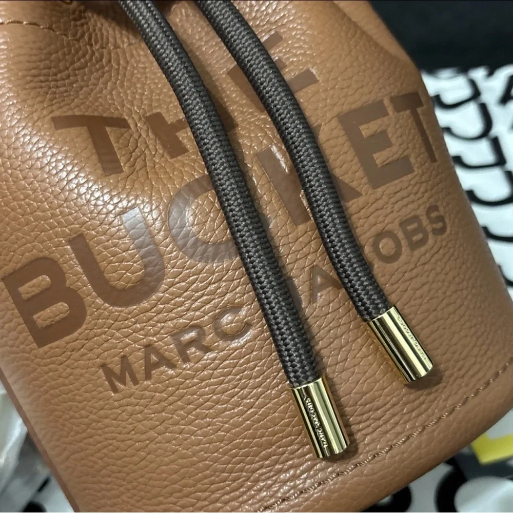 Marc Jacobs
THE BUCKET handbag - Picture 2 of 8